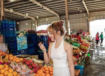 AISS爱丝(黄金版) – 不想错过欣杨的街角图包？下载就等于把街角搬回家，你还是只想躺在沙发上看剧呢。