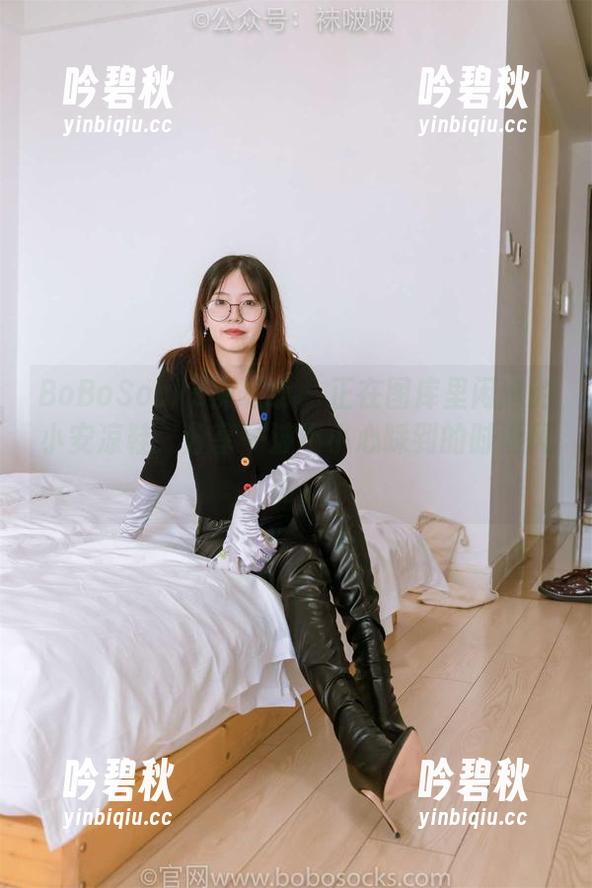 BoBoSocks袜啵啵 - 正在图库里闲逛的小安凉鞋，分享一波不小心踩到的时尚风潮。