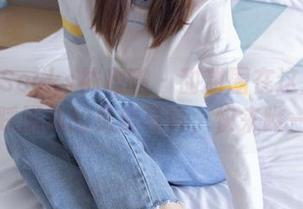 BoBoSocks袜啵啵 – 甜甜圈在这里演绎肉色踩脚袜的免费写真，快来瞧一瞧！