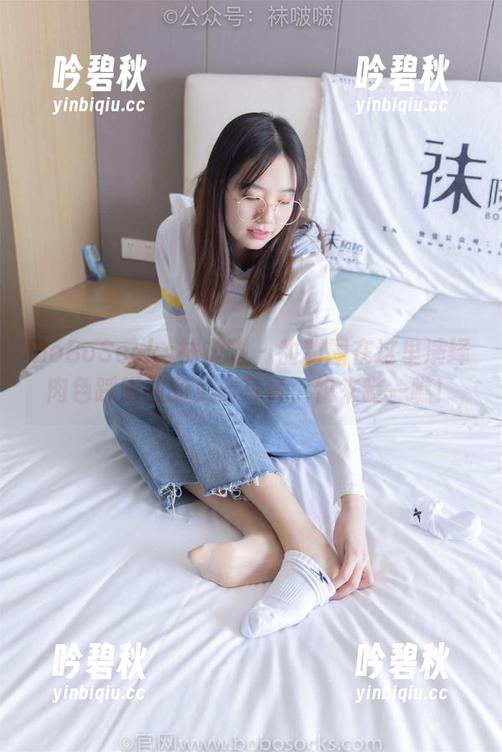 BoBoSocks袜啵啵-甜甜圈 BoBoSocks袜啵啵 - 甜甜圈在这里演绎肉色踩脚袜的免费写真,快来瞧一瞧!