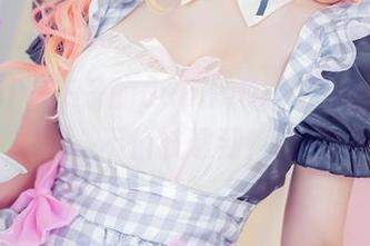 这是ElyEE子的BunnyGirl？她一点也不怕被逮到！