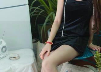 微密圈 – 略显尴尬的照片：Sia不吃鱼的礼服在原图上演了一场实力变装秀！