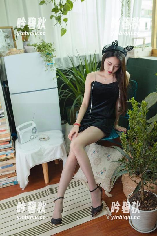 微密圈 - 略显尴尬的照片：Sia不吃鱼的礼服在原图上演了一场实力变装秀！