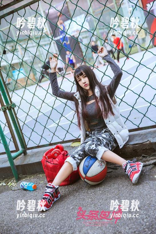 TouTiao头条女神 - 松果儿的夏天，照片里总有一丝不经意的妩媚