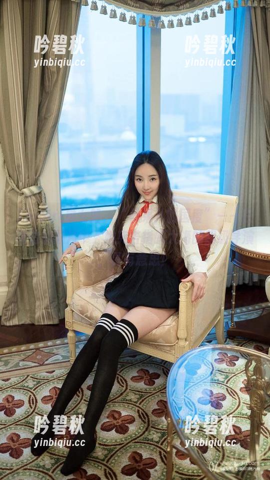 TuiGirl推女郎 - “松果儿的国度”——在海边的图片中，她宛若指挥大海的超级导演，真有意思！