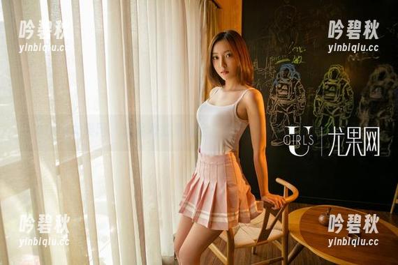 UGirls尤果网-诗朵雅 UGirls尤果网 - 诗朵雅的清纯全套图集:是仙女?还是幻影?