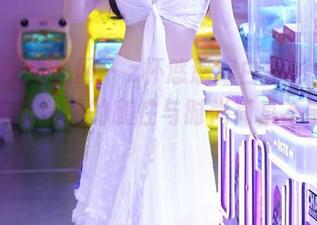 Xiuren秀人网 – z杯悠悠穿白衬衫全套，图片里流淌着的随性与时尚简直不能忽视！