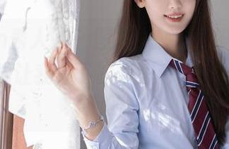 Xiuren秀人网 – 图片流转间，抖娘利世的制服能让我停下脚步思考人生……或者别的。