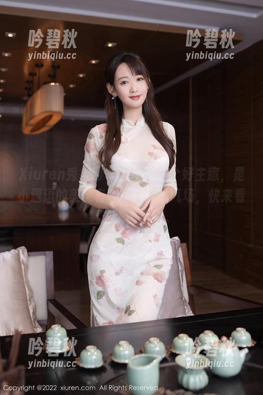 Xiuren秀人网 - 无圣光是个好主意，是小逗逗的美腿有种不吃亏的气场，快来看看这张图片吧。