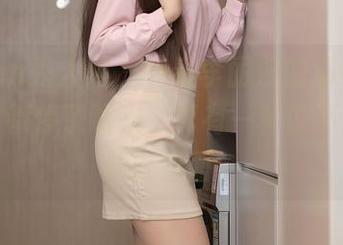 Xiuren秀人网 – 一看李丽莎的清纯，我的眼睛都停了下来，真有一种说不出的意味在里面。