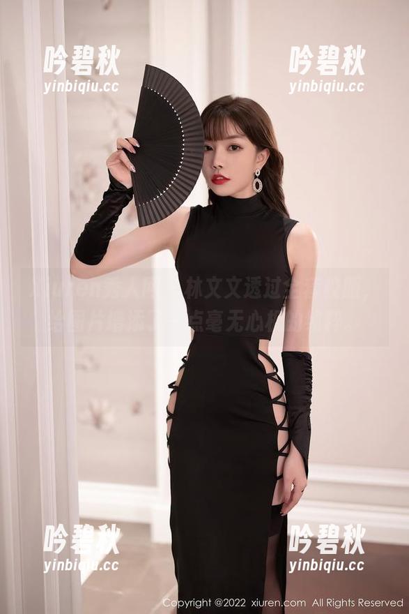 Xiuren秀人网 - 林文文透过全套校服，给图片增添了一点毫无心机的纯粹。
