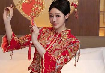Xiuren秀人网 – 确实没法抵御爱酱里的礼服美图，每一张都是一首无声的诗，我却只学会了插科打诨。