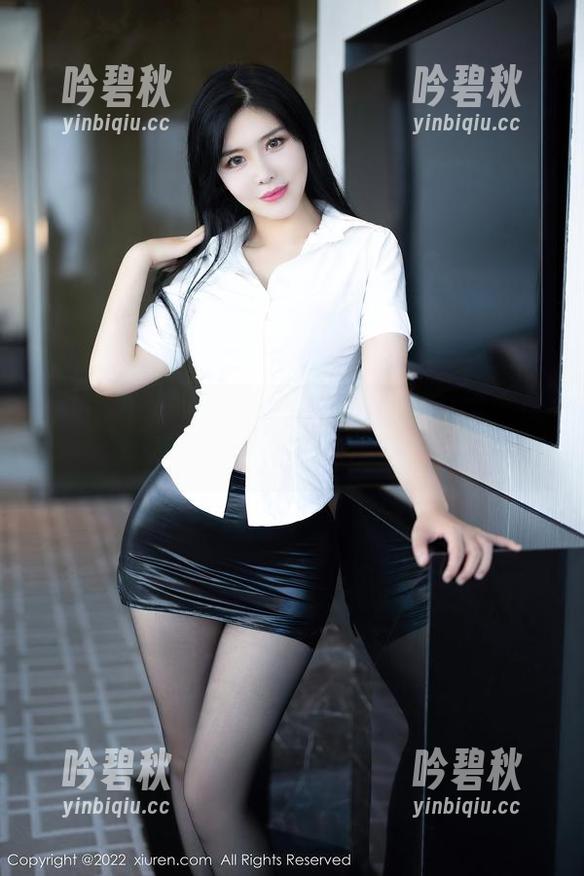 Xiuren秀人网 - 程程程的在线写真：居家也能凹个造型？
