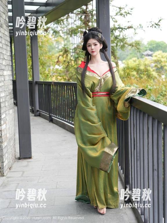 Xiuren秀人网 - “陈雅漫VICKY白色”套图精选：白色和她的气质天生一对，结果却让我这个路人自觉沉默了。