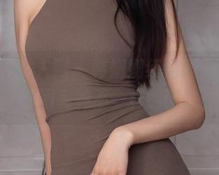 Xiuren秀人网 – 韩姗姗红裙照，配无圣光，美图有种不一样的朦胧美。