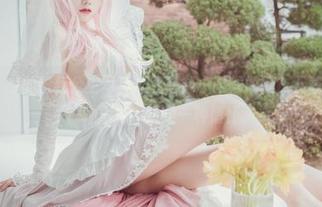 Yuna(윤아)的粉红公主写真让我想起小时候的梦，下载并不只是一种形式，而是一种情怀。