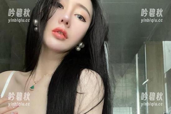 微密圈 - 原图在手，不爱笑的赛琳的渔网黑丝让我想起那个不应有的晨光。