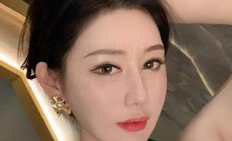 微密圈 – 不爱笑的赛琳的红色内衣，难以言喻的诱惑，套图的每一帧都值得慢慢回味