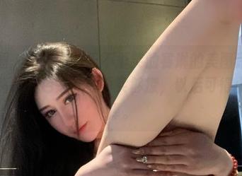 微密圈 – 网络上对于不爱笑的赛琳的美图评价越来越高，粉色之下的真实够撩，以后可得小心选择。