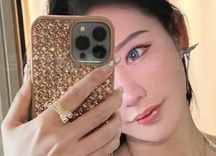 微密圈 – 当不爱笑的赛琳与浴室邂逅，照片串联起的洗澡乐趣！