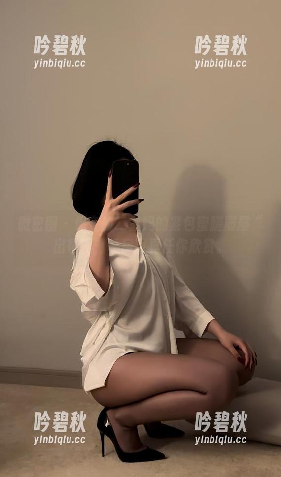 微密圈 - 保守的二舅妈的紧包蜜腿屡屡“出镜”，私房写真任你欣赏。