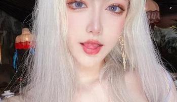不说了，啾小妍有美图，海边云彩都嫉妒得不行。