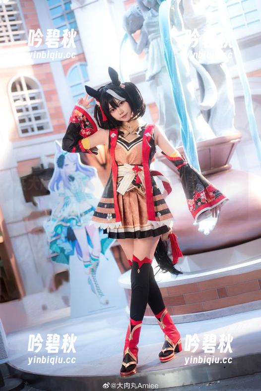 在大肉丸Amiee校服写真里，居然发现了比书本还诱人的画面！