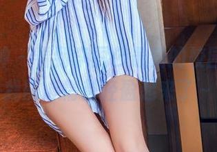 头条女神 – 看到李丽莎最新的校园美图，我的心情都轻盈起来了～