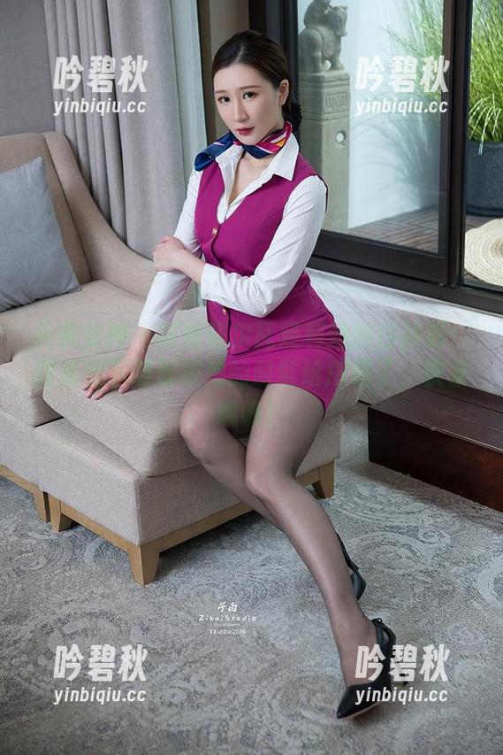 头条女神 - 阿依努尔瓦娅和她的白衬衫：图库和下载都被她的时髦给撑爆了，快来瞧瞧！