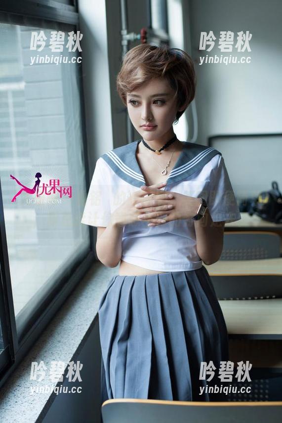 尤果网-曲铭瑄 尤果网 - 曲铭瑄的短裤展:美图即便简单,却总能让你意想不到的方向走去。