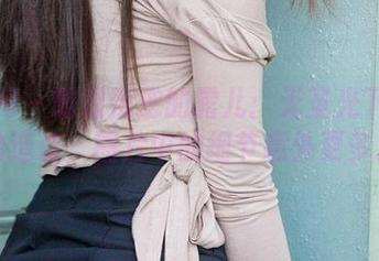 尤果网 – 略显叛逆的露儿：无圣光下美脚的造访，图片中的细节意外更多。
