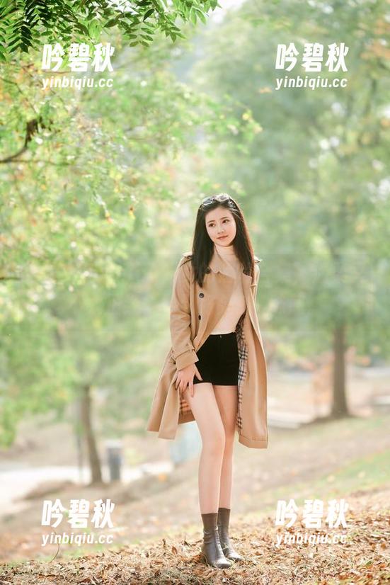 这是年年Nnian修女的照片合集，温柔又不太正经，恰到好处的曖昧感。
