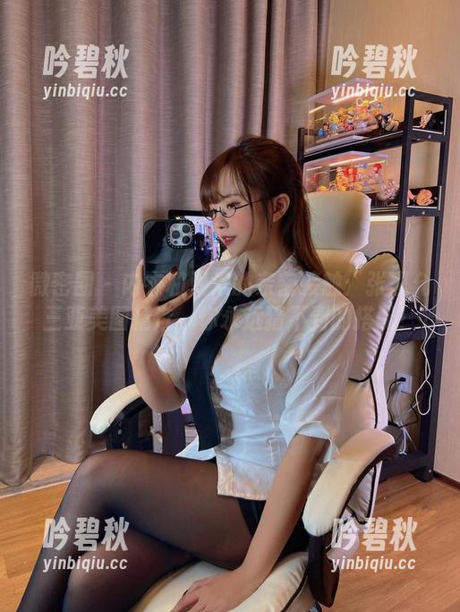 微密圈 - 内衣和海浪的亲密接触：张思允三亚美图精选，你永远猜不到的搭配！