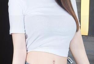 推女神 – 王婉悠Queen在定制写真中玩网袜，从此我的标准变得不再普通。