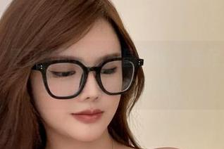 微密圈 – 是可馨耶最新校园美图，卷起来，大学生也能靠脸吃饭吗？