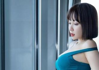 微密圈 – 最新图册：果儿Victoria的粉色内衣吊带袜，我有些被萌到……