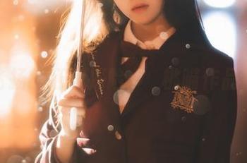 轻舞飞扬的红裙探险：桜桃喵作品集精选