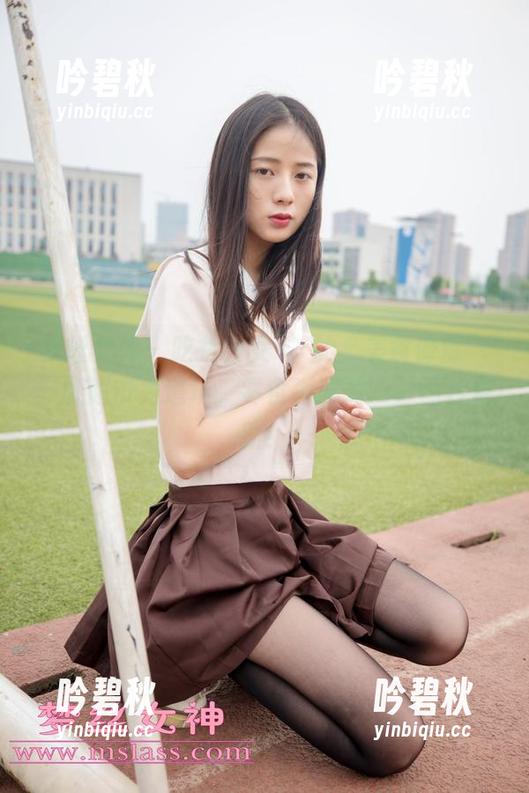 梦丝女神 - 吃货少女玥玥的“美食修炼”：以超市为道场，零食为武器——图片更新！