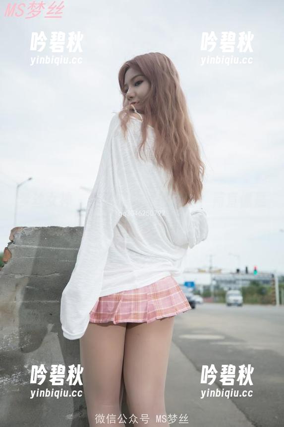 梦丝女神 - 看雪馨的透明写真，简直像是翻到了一本设计杂志。
