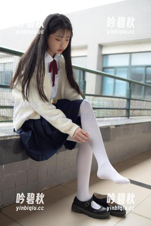 森萝财团 - 在线等的小樱，泳装印象怀旧又高清，脑海中总是浮现几副生动画面。