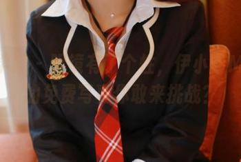 模范学院 – 眼镜有了个性，伊小七MoMo的免费写真你敢来挑战？