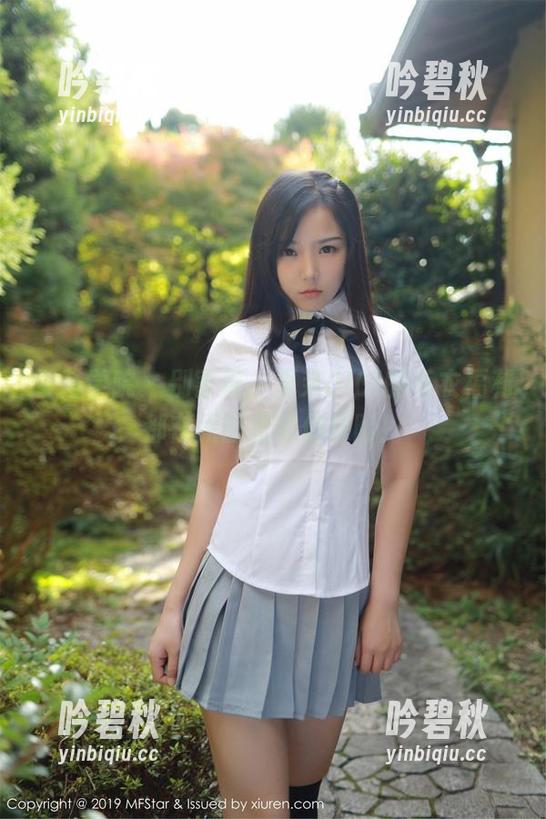 模范学院 - 别害羞，夏茉GIGI的毛衣福利都在原图里等你探险！