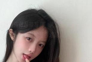 微密圈 – 闷骚的黑连体吊带写真，火龙果羊迷茫又迷人，真让人怀疑她是否迷路。