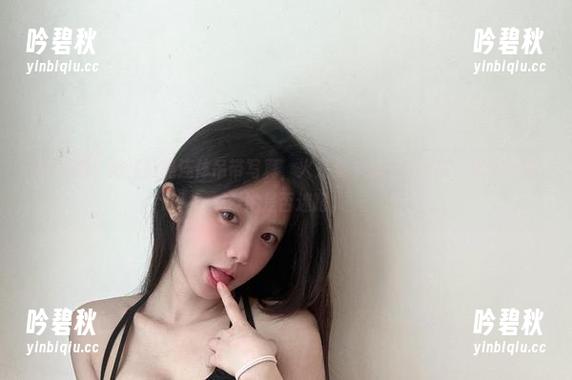 火龙果羊 微密圈 - 闷骚的黑连体吊带写真,火龙果羊迷茫又迷人,真让人怀疑她是否迷路。