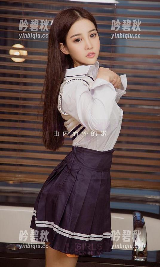 爱尤物-维妮卡 爱尤物 - 原图如实呈现:维妮卡女友帮忙翻鞋子后!