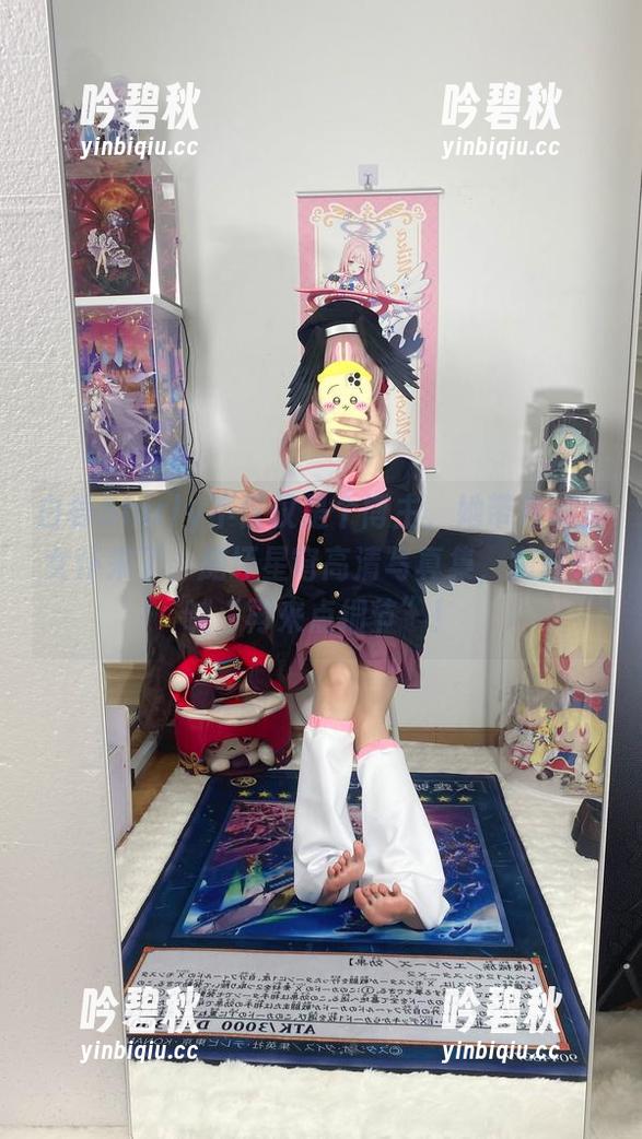 白栎Shirly不仅仅是个博主，她带着流萤女仆来了，崩坏星穹高清写真集，随时想喊“再来点细节”！