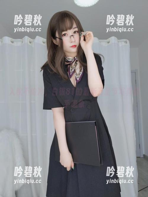 白银81 入秋不怕冷,白银81的最新万圣节写真超乎想象