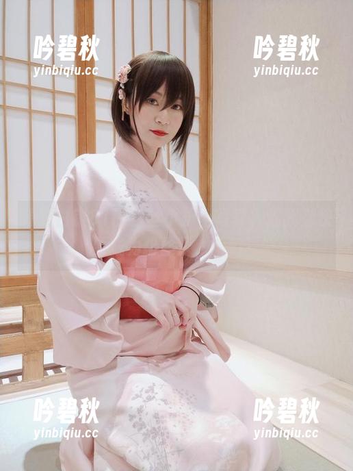 白银81 看到白银81的白丝小护士写真,连我都快要成为粉丝了,哈哈!