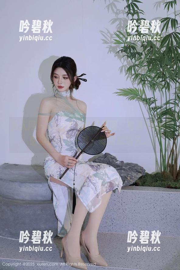 秀人网 - Egg尤妮丝的原图，写真中的秘密像小精灵一样，眨眼就消失。