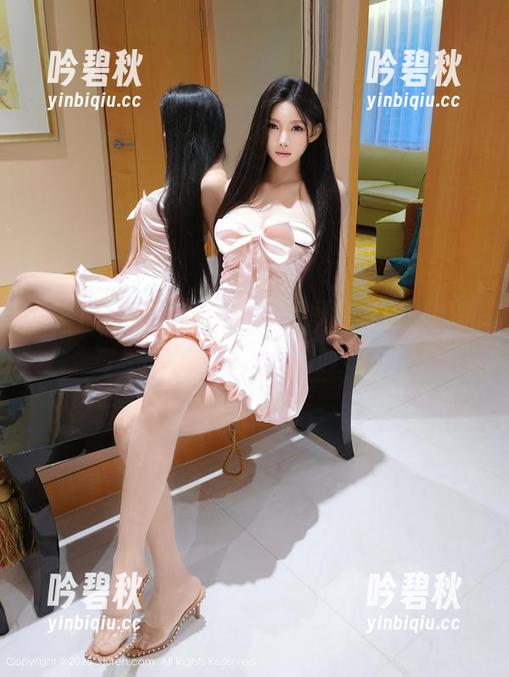 秀人网-Emily顾奈奈酱 秀人网 - 写真中的Emily顾奈奈酱,眼镜——只是个开始而已